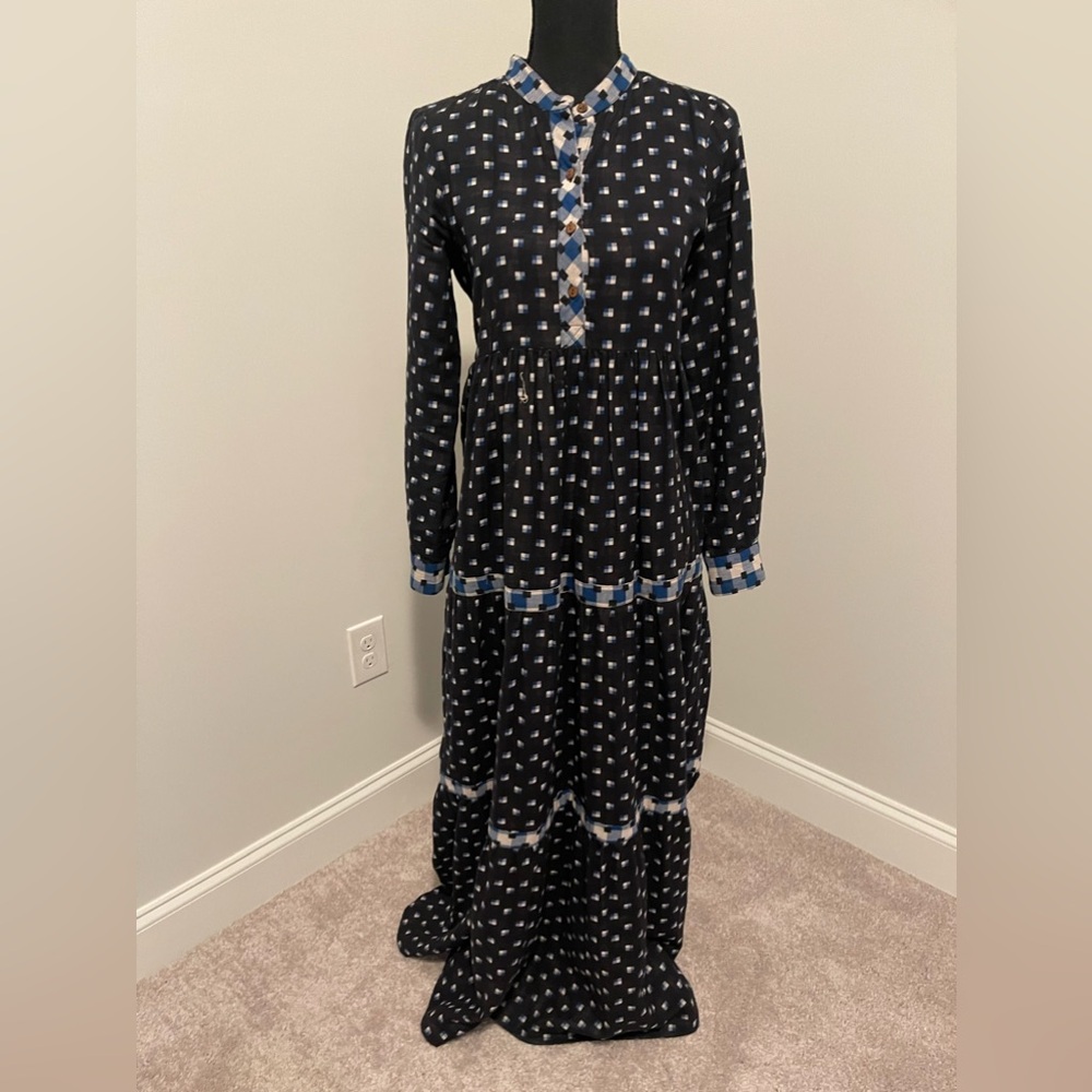 Warm dress, size 0. Great condition.